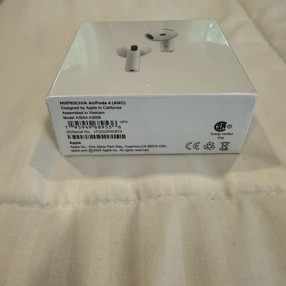 Apple AirPods (4th Generation)